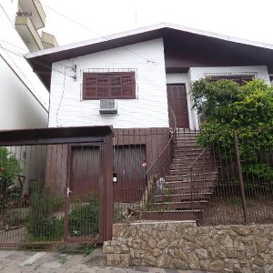 Casa com 200m², 3 dormitórios, 2 vagas, no bairro Rio Branco em Caxias do Sul para Alugar