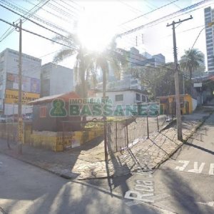 Terreno com 575m², 1 vaga, no bairro Pio X em Caxias do Sul para Comprar