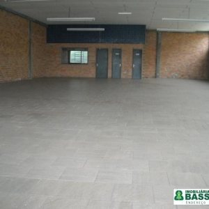 Loja com 320m², no bairro De Lazzer em Caxias do Sul para Alugar