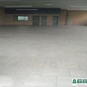 Loja com 320m², no bairro De Lazzer em Caxias do Sul para Alugar