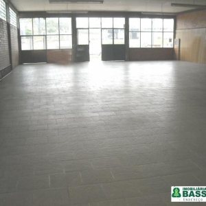 Loja com 320m², no bairro De Lazzer em Caxias do Sul para Alugar