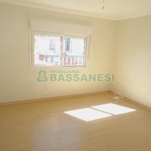 Apartamento com 72m², 2 dormitórios, 2 vagas, no bairro São Pelegrino em Caxias do Sul para Comprar