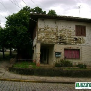 Casa com 160m², 6 dormitórios, 1 vaga, no bairro Cinqüentenário em Caxias do Sul para Comprar