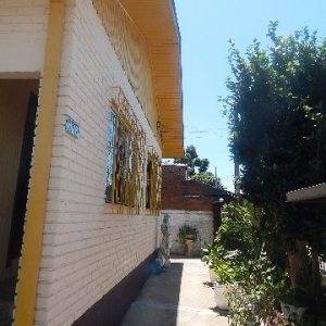 Casa com 96m², 4 dormitórios, 1 vaga, no bairro Kayser em Caxias do Sul para Comprar