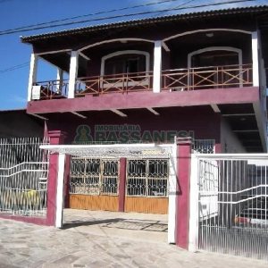 Casa com 361m², 3 dormitórios, 2 vagas, no bairro Fatima em Caxias do Sul para Comprar