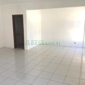 Sala com 43m², no bairro Centro em Caxias do Sul para Alugar