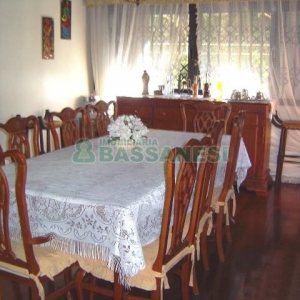 Casa com 600m², 5 dormitórios, 4 vagas, no bairro Saint Etienne em Caxias do Sul para Comprar