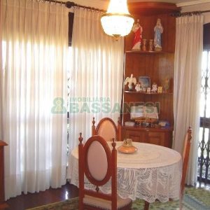 Casa com 600m², 5 dormitórios, 4 vagas, no bairro Saint Etienne em Caxias do Sul para Comprar