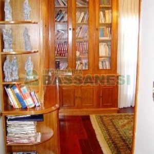 Casa com 600m², 5 dormitórios, 4 vagas, no bairro Saint Etienne em Caxias do Sul para Comprar