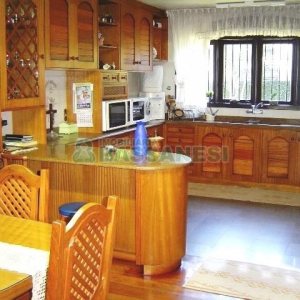 Casa com 600m², 5 dormitórios, 4 vagas, no bairro Saint Etienne em Caxias do Sul para Comprar