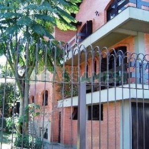 Casa com 600m², 5 dormitórios, 4 vagas, no bairro Saint Etienne em Caxias do Sul para Comprar