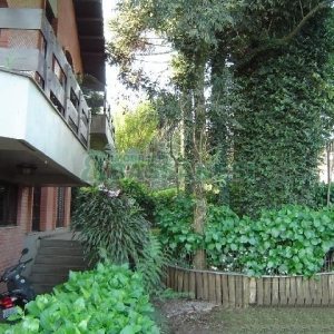 Casa com 600m², 5 dormitórios, 4 vagas, no bairro Saint Etienne em Caxias do Sul para Comprar