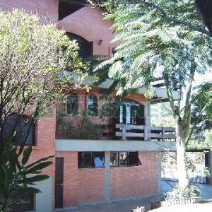 Casa com 600m², 5 dormitórios, 4 vagas, no bairro Saint Etienne em Caxias do Sul para Comprar