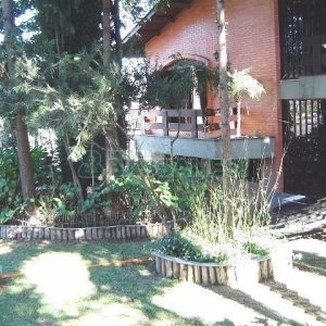 Casa com 600m², 5 dormitórios, 4 vagas, no bairro Saint Etienne em Caxias do Sul para Comprar