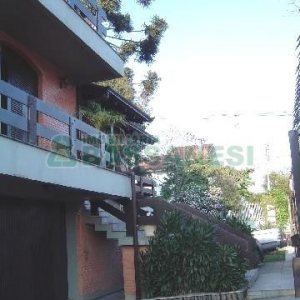 Casa com 600m², 5 dormitórios, 4 vagas, no bairro Saint Etienne em Caxias do Sul para Comprar