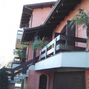 Casa com 600m², 5 dormitórios, 4 vagas, no bairro Saint Etienne em Caxias do Sul para Comprar