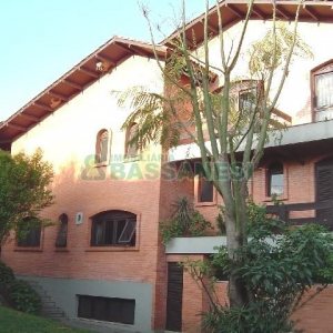 Casa com 600m², 5 dormitórios, 4 vagas, no bairro Saint Etienne em Caxias do Sul para Comprar