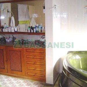 Casa com 600m², 5 dormitórios, 4 vagas, no bairro Saint Etienne em Caxias do Sul para Comprar