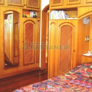 Casa com 600m², 5 dormitórios, 4 vagas, no bairro Saint Etienne em Caxias do Sul para Comprar