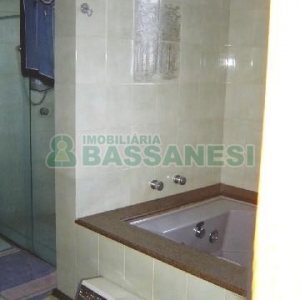 Casa com 600m², 5 dormitórios, 4 vagas, no bairro Saint Etienne em Caxias do Sul para Comprar