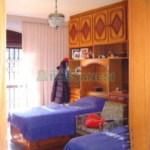 Casa com 600m², 5 dormitórios, 4 vagas, no bairro Saint Etienne em Caxias do Sul para Comprar