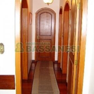 Casa com 600m², 5 dormitórios, 4 vagas, no bairro Saint Etienne em Caxias do Sul para Comprar