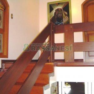 Casa com 600m², 5 dormitórios, 4 vagas, no bairro Saint Etienne em Caxias do Sul para Comprar