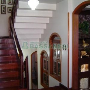 Casa com 600m², 5 dormitórios, 4 vagas, no bairro Saint Etienne em Caxias do Sul para Comprar