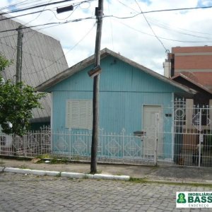Casa, 3 dormitórios, 1 vaga, no bairro Pio X em Caxias do Sul para Comprar