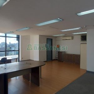 Sala com 50m², no bairro Centro em Caxias do Sul para Alugar