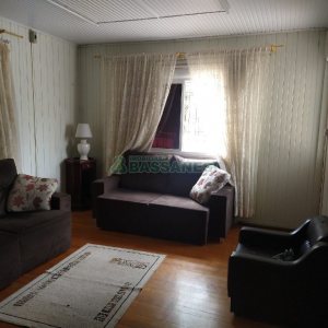 Casa Comercial com 120m², 5 dormitórios, 2 vagas, no bairro Madureira em Caxias do Sul para Comprar