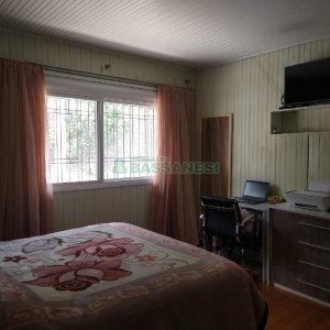 Casa Comercial com 120m², 5 dormitórios, 2 vagas, no bairro Madureira em Caxias do Sul para Comprar