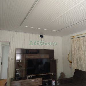 Casa Comercial com 120m², 5 dormitórios, 2 vagas, no bairro Madureira em Caxias do Sul para Comprar