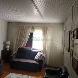 Casa Comercial com 120m², 5 dormitórios, 2 vagas, no bairro Madureira em Caxias do Sul para Comprar