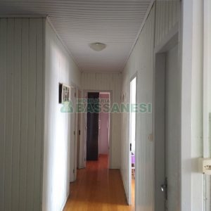 Casa Comercial com 120m², 5 dormitórios, 2 vagas, no bairro Madureira em Caxias do Sul para Comprar