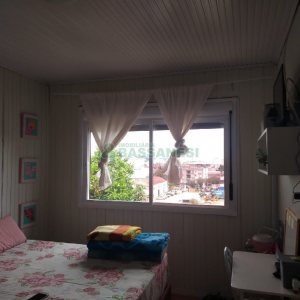 Casa Comercial com 120m², 5 dormitórios, 2 vagas, no bairro Madureira em Caxias do Sul para Comprar