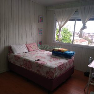 Casa Comercial com 120m², 5 dormitórios, 2 vagas, no bairro Madureira em Caxias do Sul para Comprar