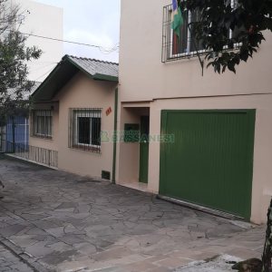 Casa Comercial com 120m², 5 dormitórios, 2 vagas, no bairro Madureira em Caxias do Sul para Comprar