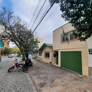 Casa Comercial com 120m², 5 dormitórios, 2 vagas, no bairro Madureira em Caxias do Sul para Comprar