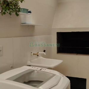 Sobrado com 105m², 3 dormitórios, 1 vaga, no bairro Santa Catarina em Caxias do Sul para Alugar