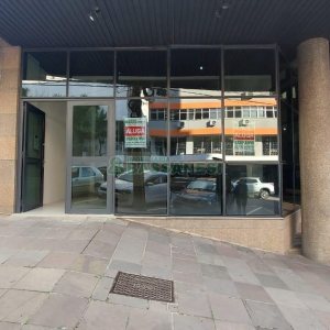 Loja com 451m², 2 vagas, no bairro Centro em Caxias do Sul para Alugar