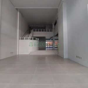Loja com 451m², 2 vagas, no bairro Centro em Caxias do Sul para Alugar