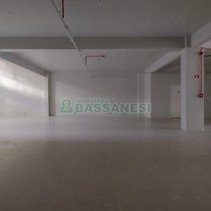 Loja com 451m², 2 vagas, no bairro Centro em Caxias do Sul para Alugar