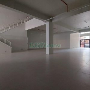 Loja com 451m², 2 vagas, no bairro Centro em Caxias do Sul para Alugar