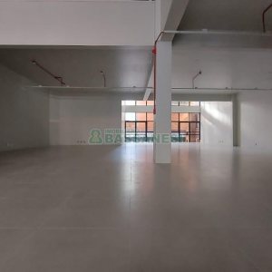 Loja com 451m², 2 vagas, no bairro Centro em Caxias do Sul para Alugar