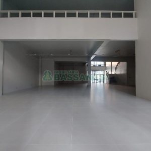 Loja com 451m², 2 vagas, no bairro Centro em Caxias do Sul para Alugar