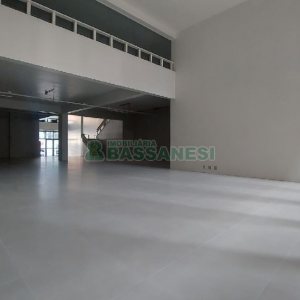 Loja com 451m², 2 vagas, no bairro Centro em Caxias do Sul para Alugar