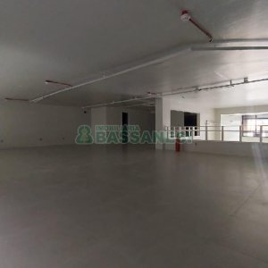 Loja com 451m², 2 vagas, no bairro Centro em Caxias do Sul para Alugar
