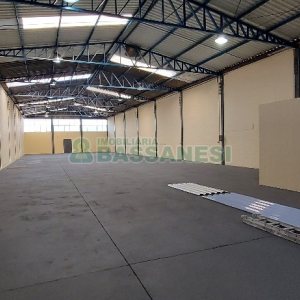Pavilhão com 817m², no bairro Presidente Vargas em Caxias do Sul para Alugar