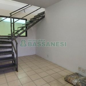 Pavilhão com 817m², no bairro Presidente Vargas em Caxias do Sul para Alugar